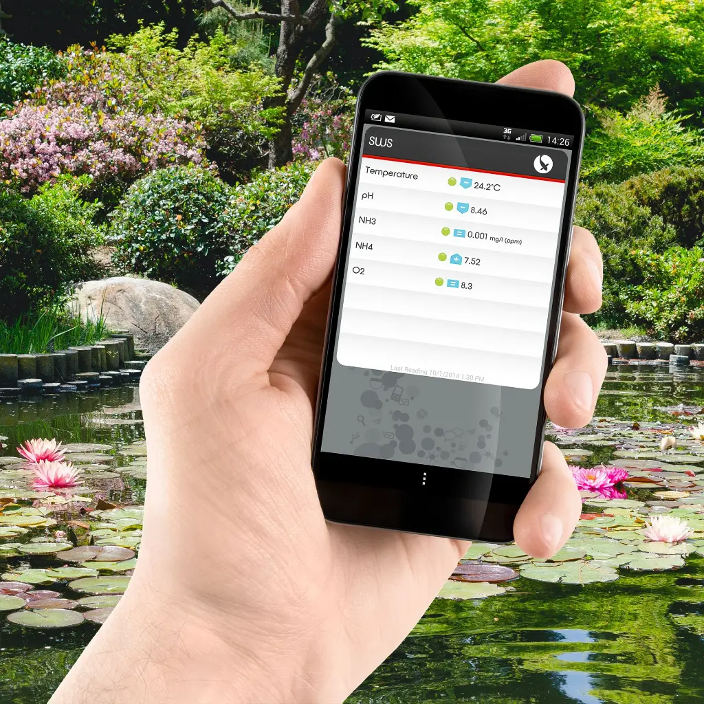 Seneye hand mobile phone seneye app pond copy.webp